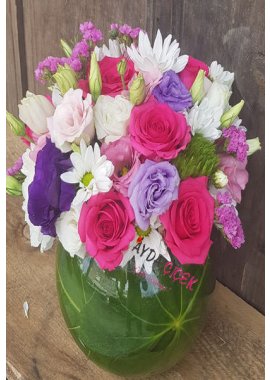Cam Fanusta Renkli Kır Çiçekleri ve Güller