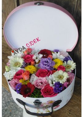 Çanta Kutuda Renkli Kır Çiçekleri
