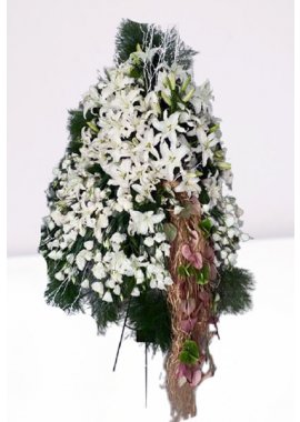 Lilyum,Gül ve Beyaz Çiçeklerle Hazırlanmış Ferforje
