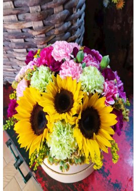 Kraft Yuvarlak Kutuda Ayçiçeği ve Renkli Karanfiller